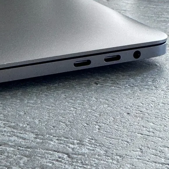 MacBook Pro 13” 2018 i5 8GB 256GB SSD – Works Great, Needs Battery, Minor Flaws - Picture 3 of 9